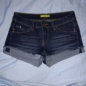 Ymi Wanna Betta butt? Jean shorts
